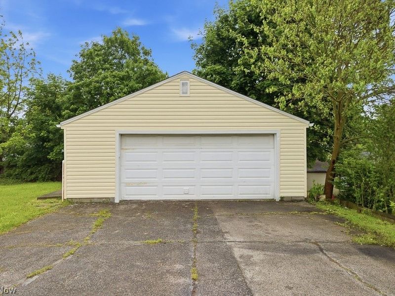 359 High Grove Boulevard , Akron, OH 44312 Photo 39
