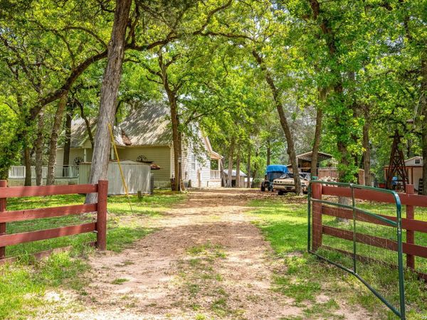 1055 BEECH CREST DR, New Ulm, TX 78950