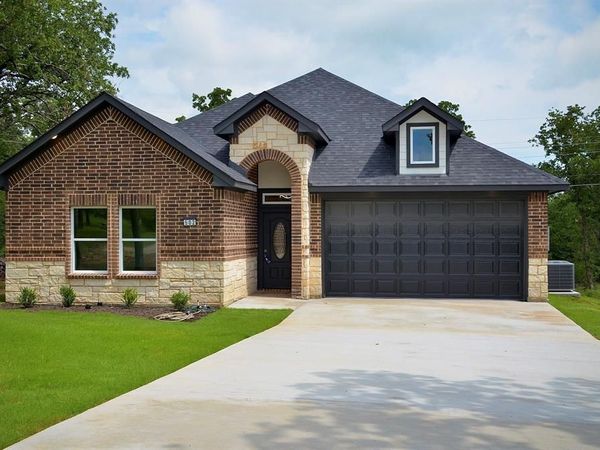 502 Palmetto Court, Runaway Bay, TX 76426