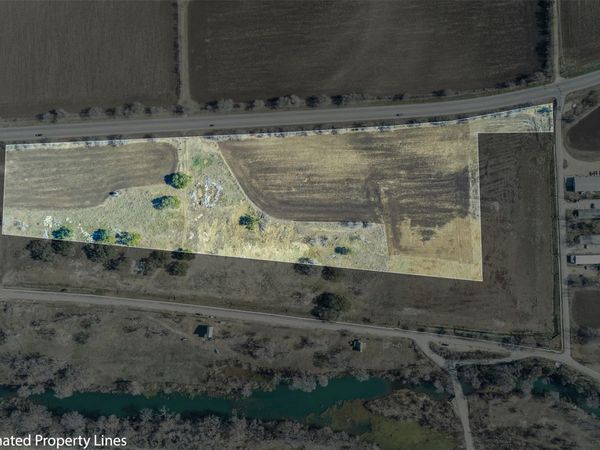 600 NW River RD, Martindale, TX 78655