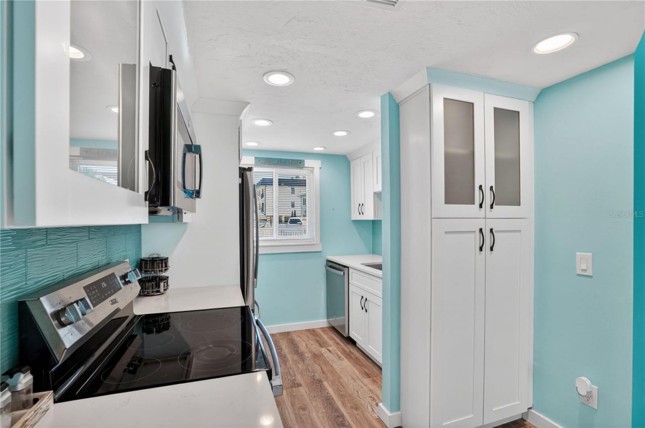 117 7th Street N, Unit 2, Bradenton Beach, FL 34217 Photo
