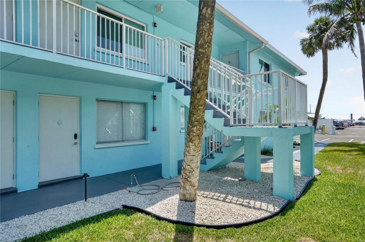 117 7th Street N, Unit 2, Bradenton Beach, FL 34217 Photo