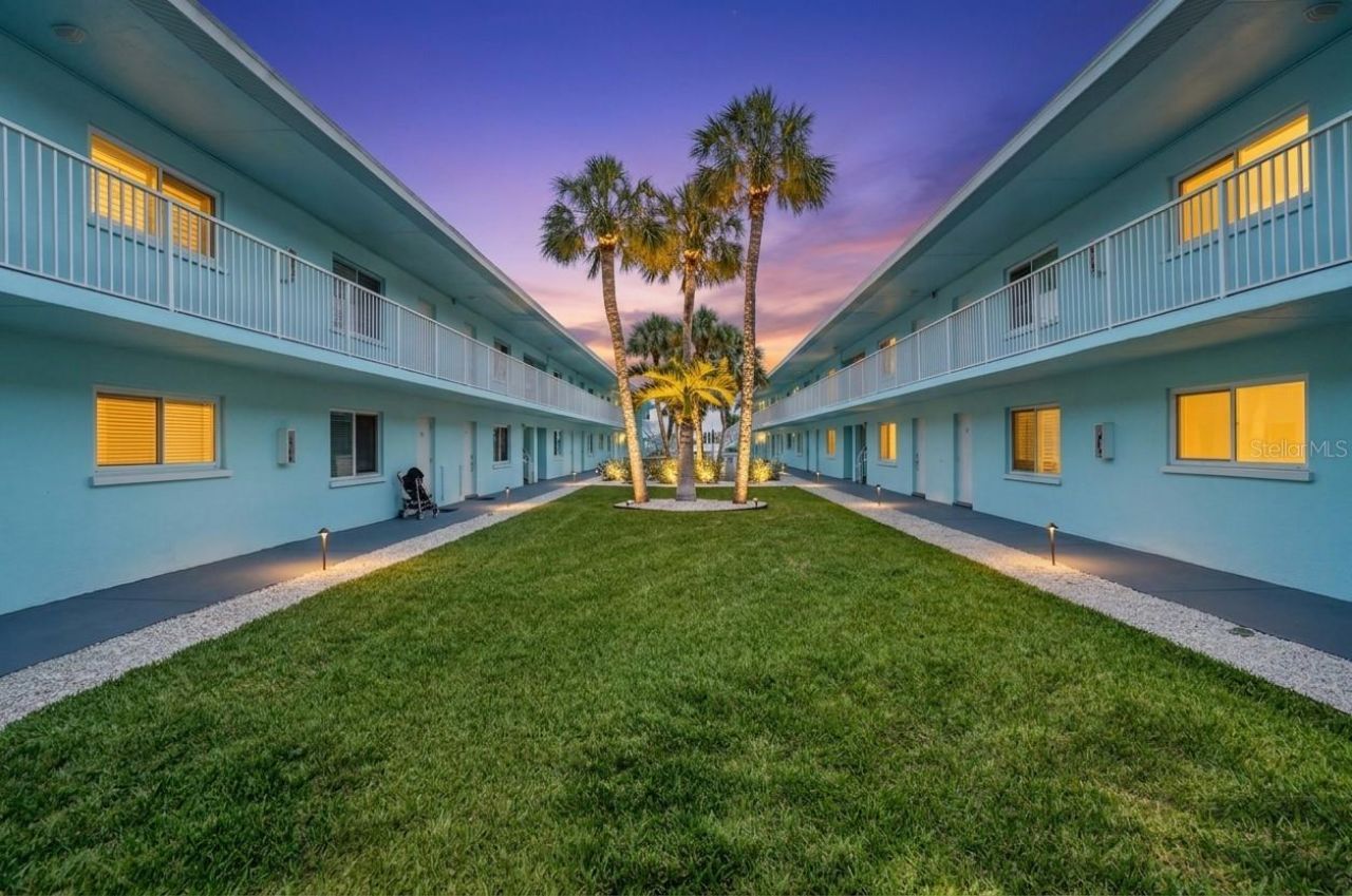 117 7th Street N, Unit 2, Bradenton Beach, FL 34217 Photo