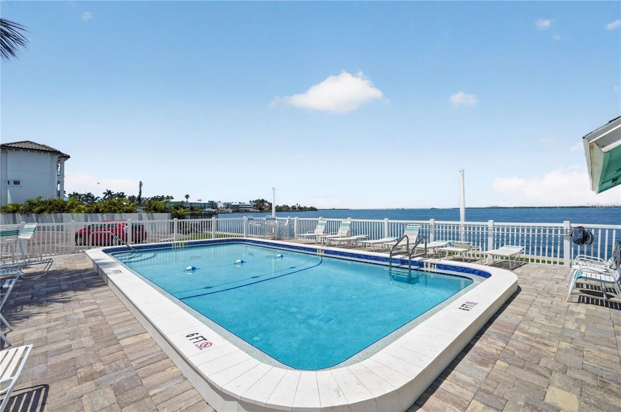 117 7th Street N, Unit 2, Bradenton Beach, FL 34217 Photo