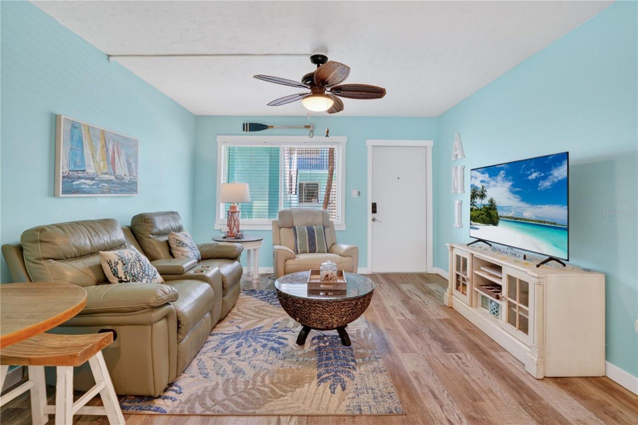 117 7th Street N, Unit 2, Bradenton Beach, FL 34217 Photo