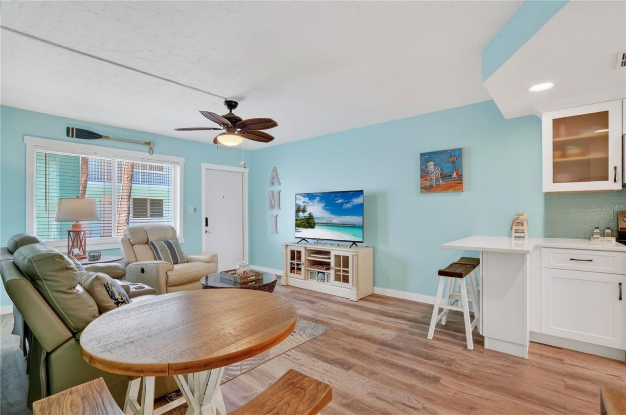 117 7th Street N, Unit 2, Bradenton Beach, FL 34217 Photo