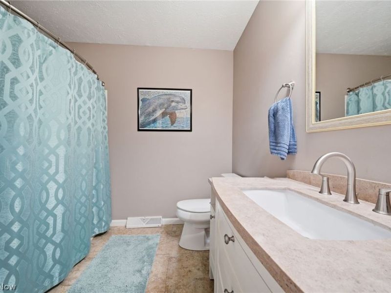 7147 N Jester Place, Concord Township, OH 44077 Photo 16