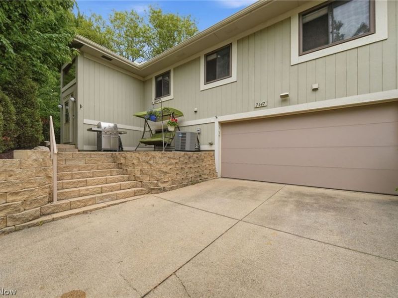 7147 N Jester Place, Concord Township, OH 44077 Photo 2