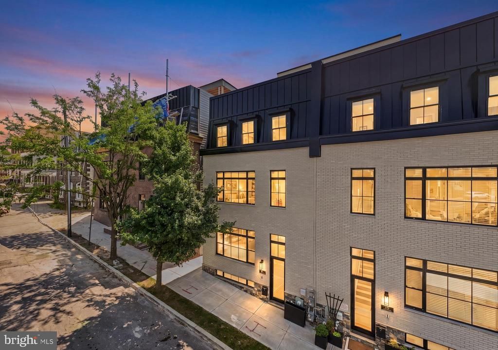 206 KALOS STREET , PHILADELPHIA, PA 19128