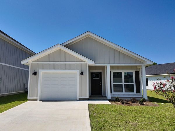 2127 Aqua Street, Gulf Breeze, FL 32563
