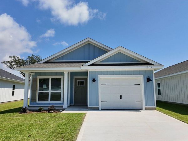 2126 Aqua Street, Gulf Breeze, FL 32563