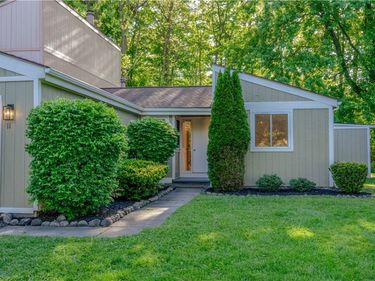11 Hanningfield Circle, Fairport, NY 14450