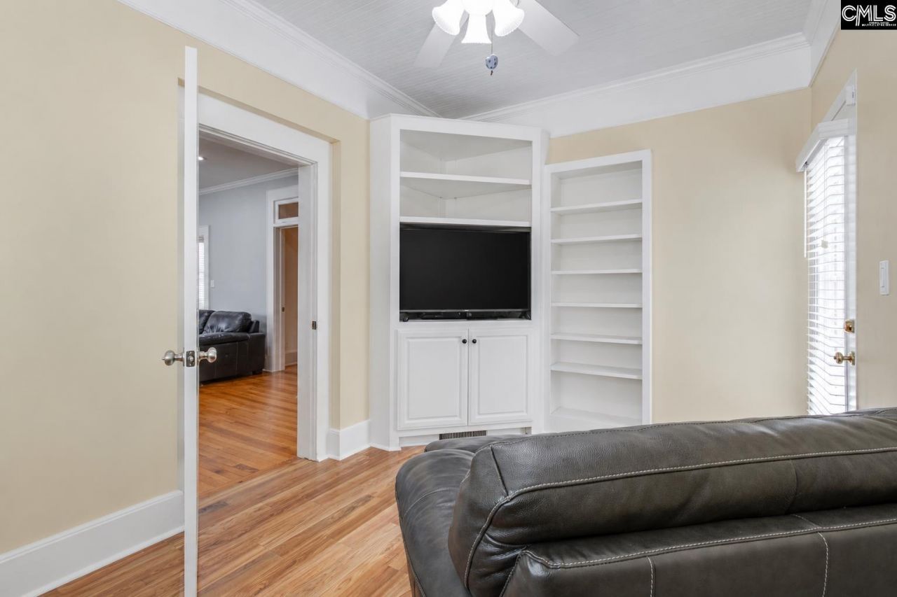 304 S Saluda Avenue Photo 8