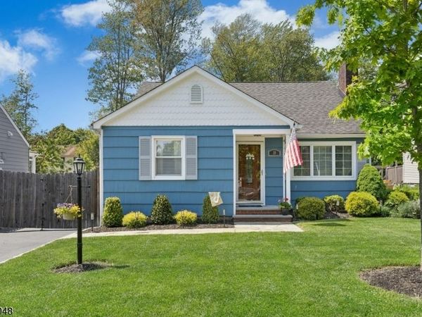 28 Janeway Place, Morris Plains, NJ 07950