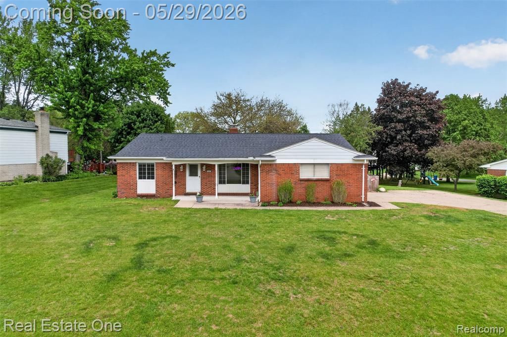2802 Costa Mesa Road, Waterford Township, MI 48329 Main Photo