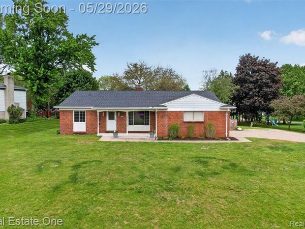 2802 Costa Mesa Road, Waterford Twp, MI 48329