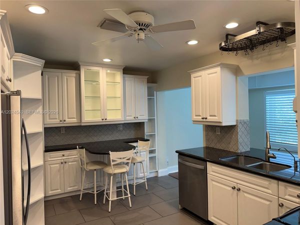 1660 NW 42nd St , Oakland Park, FL 33309