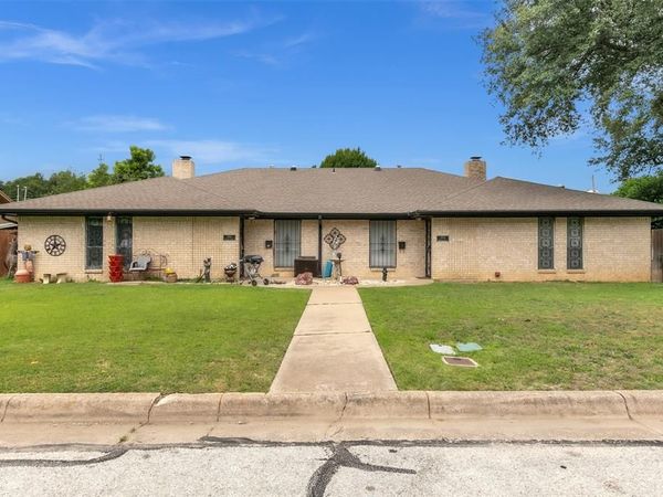 4908 Inverness Avenue , Fort Worth, TX 76132
