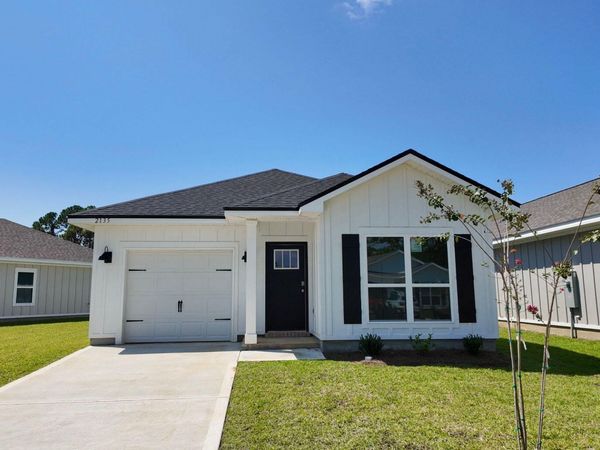2135 Aqua Street, Gulf Breeze, FL 32563