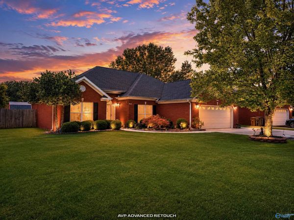1917 Red Sunset Drive SW, Decatur, AL 35603