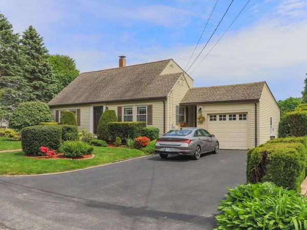 39 Dearborn Avenue, Hampton, NH 03842