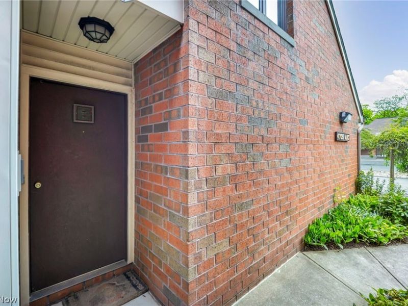4705 Mayfield Road, Unit B, South Euclid, OH 44121 Photo 3