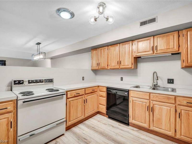 4705 Mayfield Road, Unit B, South Euclid, OH 44121 Photo 7
