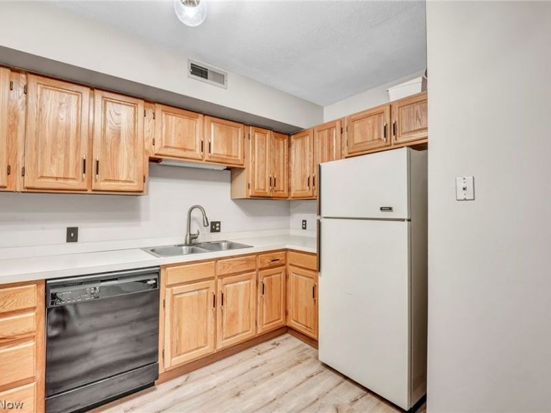 4705 Mayfield Road, Unit B, South Euclid, OH 44121 Photo 8