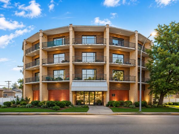 3900 W 95th Street , Unit 201, Evergreen Park, IL 60805