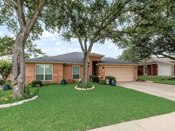 808 Chancellorsville Parkway, Grand Prairie, TX 75052