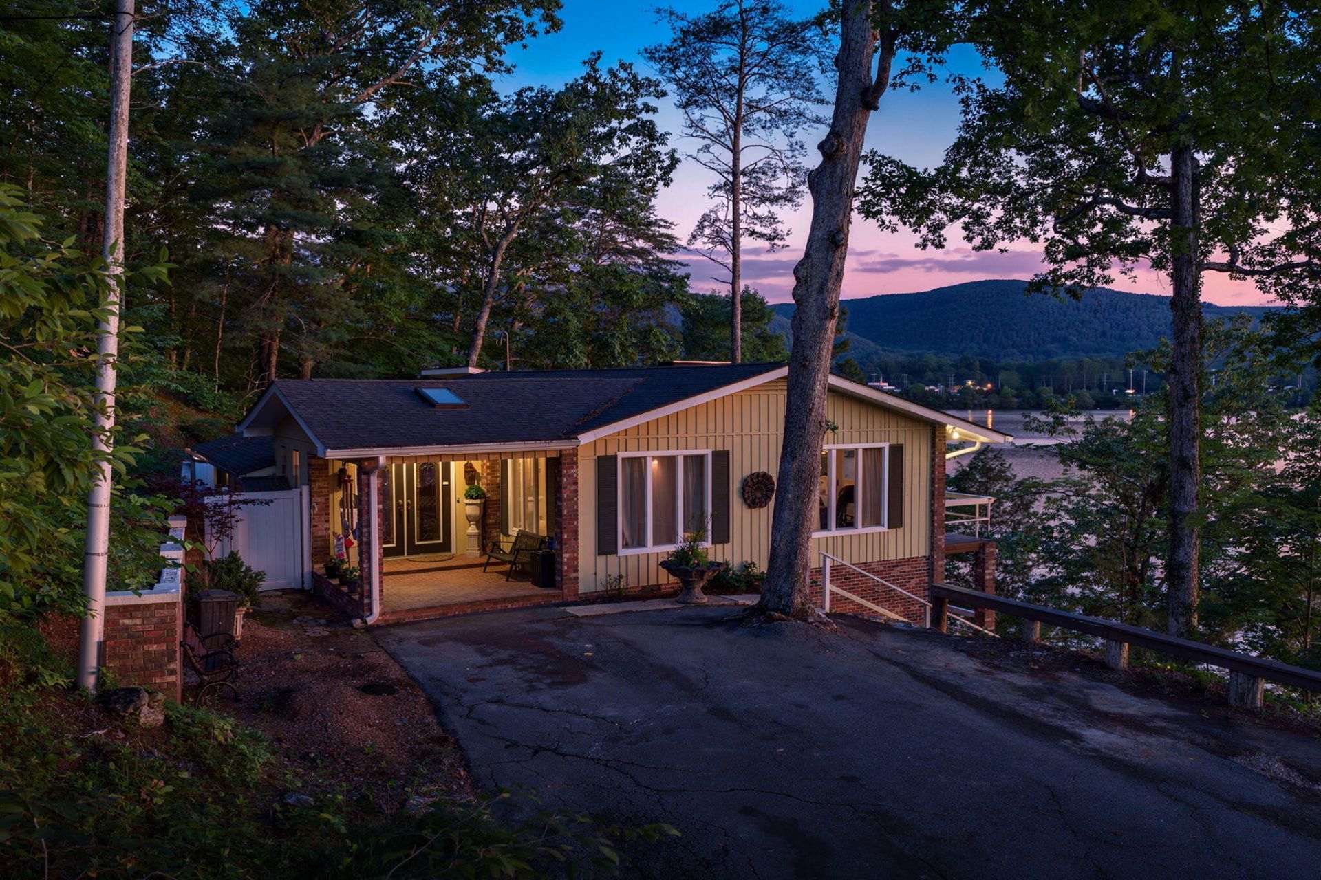 11642 Holly Circle, Soddy Daisy, TN 37379 Main Photo