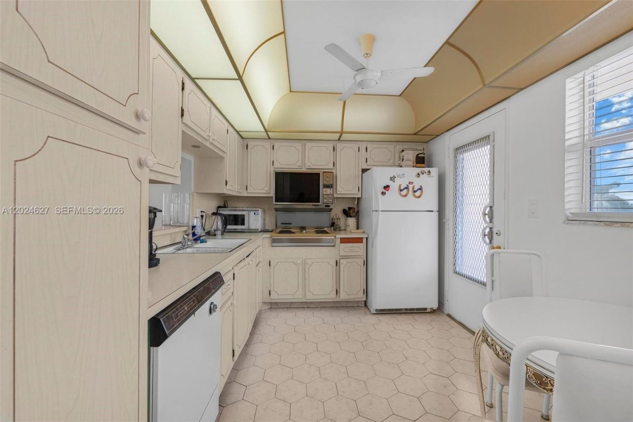 500 NE 12th Ave , Unit 407, Hallandale Beach, FL 33009 Photo