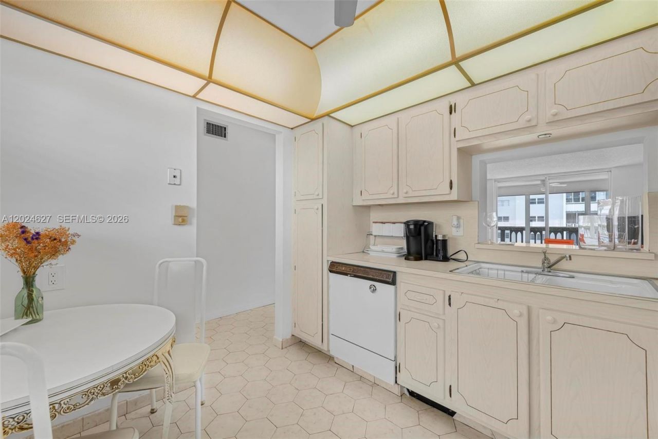 500 NE 12th Ave , Unit 407, Hallandale Beach, FL 33009 Photo