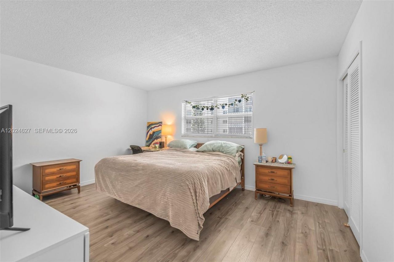 500 NE 12th Ave , Unit 407, Hallandale Beach, FL 33009 Photo