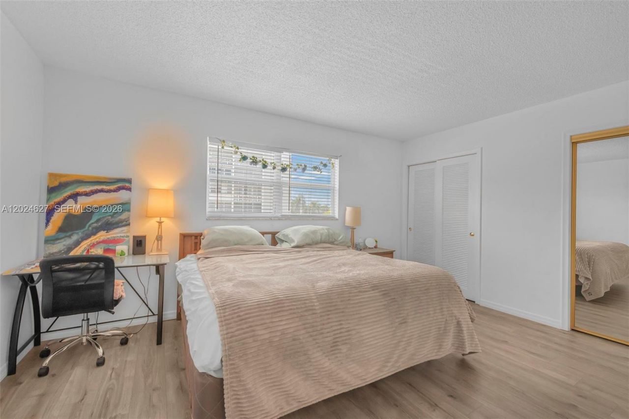 500 NE 12th Ave , Unit 407, Hallandale Beach, FL 33009 Photo