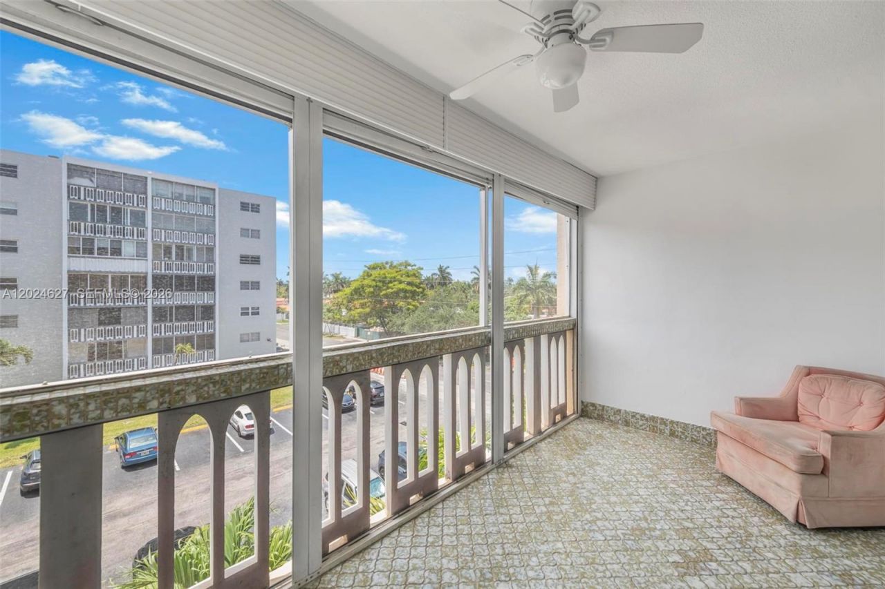 500 NE 12th Ave , Unit 407, Hallandale Beach, FL 33009 Photo