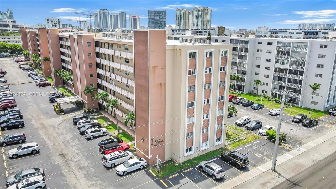 500 NE 12th Ave , Unit 407, Hallandale Beach, FL 33009 Photo