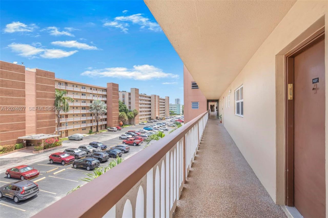500 NE 12th Ave , Unit 407, Hallandale Beach, FL 33009 Photo