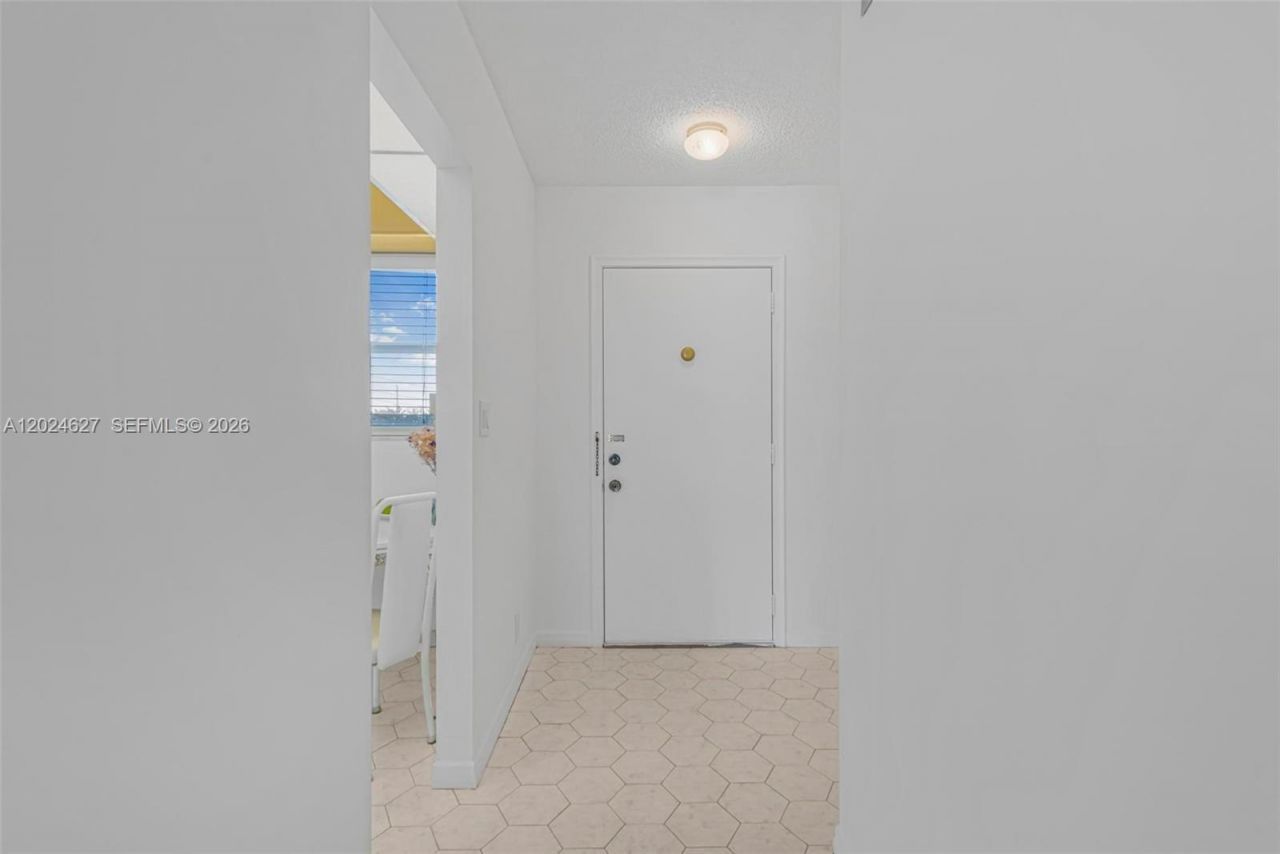 500 NE 12th Ave , Unit 407, Hallandale Beach, FL 33009 Photo