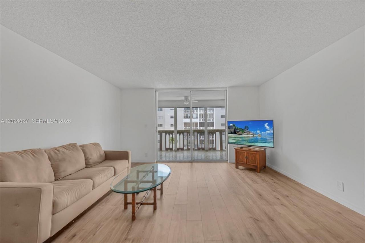 500 NE 12th Ave , Unit 407, Hallandale Beach, FL 33009 Photo