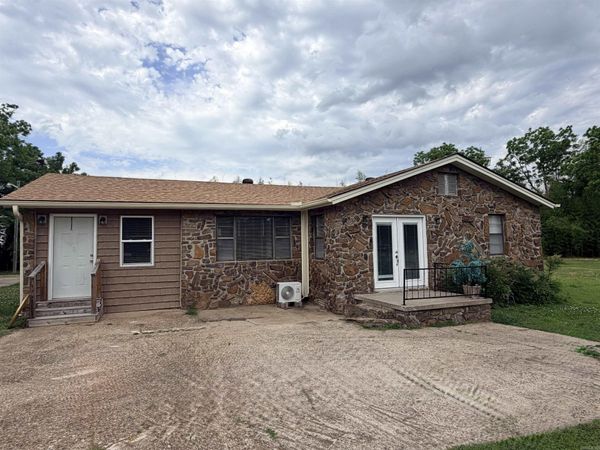 1604 W Childress Street , Morrilton, AR 72110