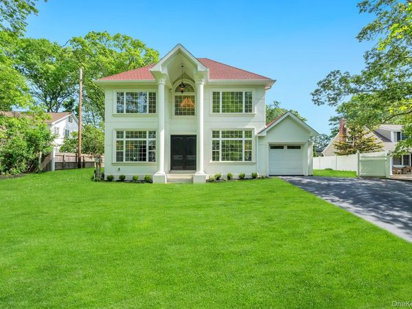 11 Amboy Lane , Lake Grove, NY 11755