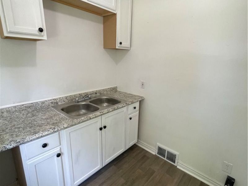22651 Fox, Unit I, Euclid, OH 44123 Photo 5