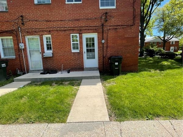 490 Kenwood Drive , Unit J, Euclid, OH 44123