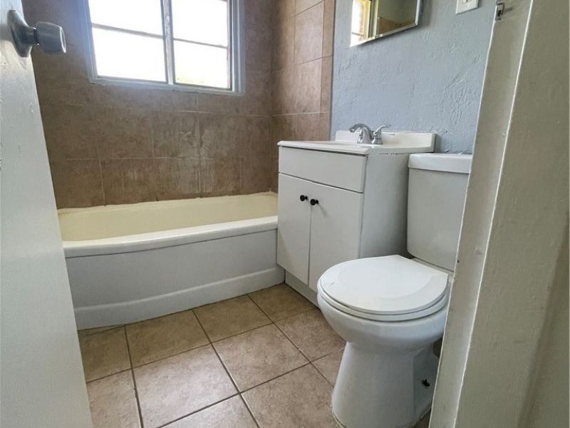 490 Kenwood Drive, Unit J, Euclid, OH 44123 Photo 17