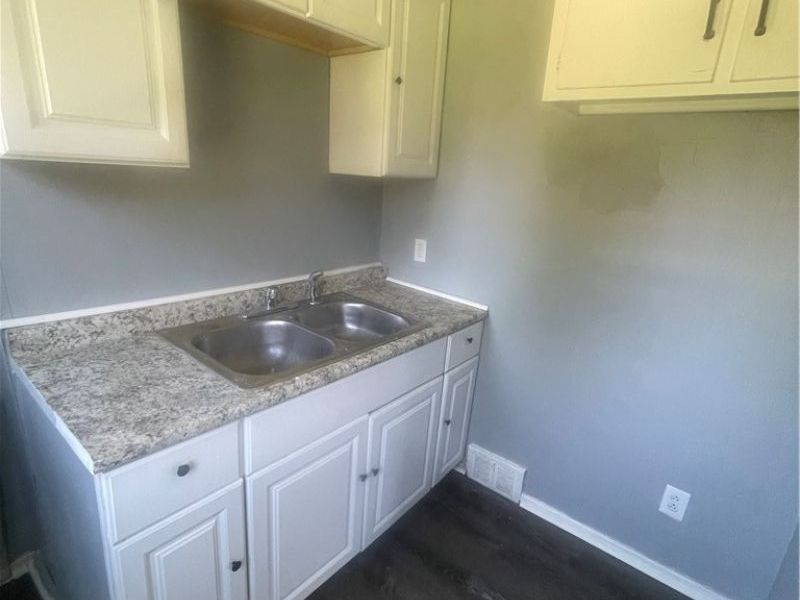 490 Kenwood Drive, Unit J, Euclid, OH 44123 Photo 4