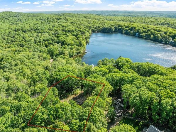 12 Carey Road, Sturbridge, MA 01566