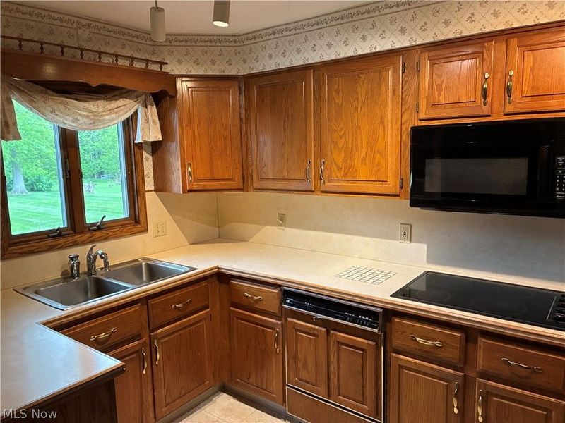 2007 Silver Fox Lane, Warren, OH 44484 Photo 6