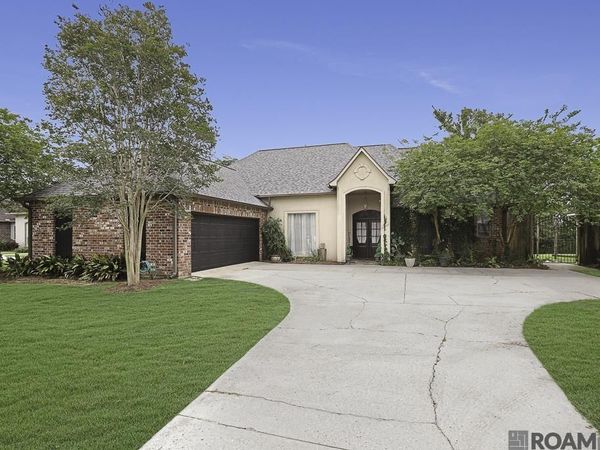 39053 Corinne Cir, Prairieville, LA 70769