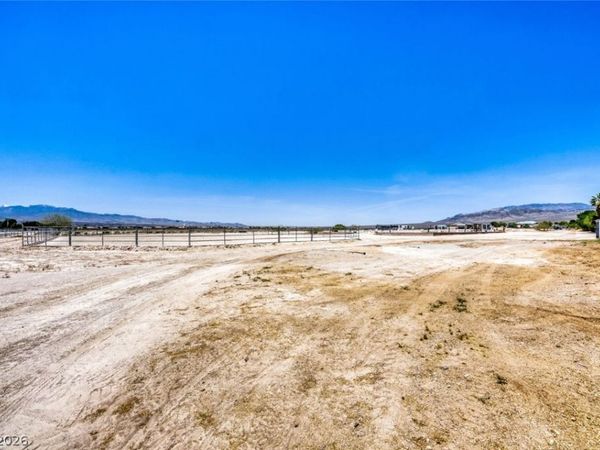 2 Acres Horse & Torrey Pines, Las Vegas, NV 89131